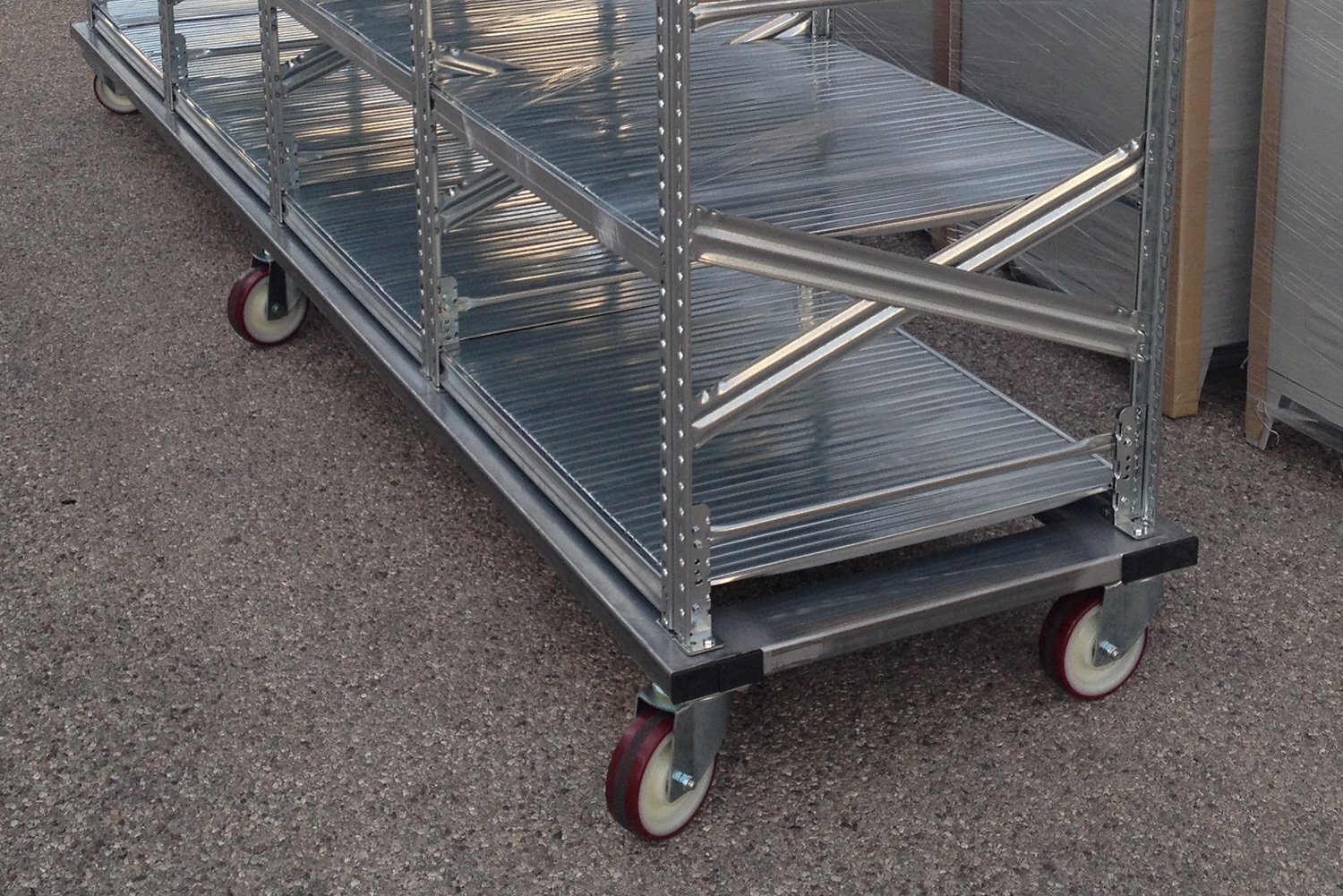 Scaffali mobili e carrelli