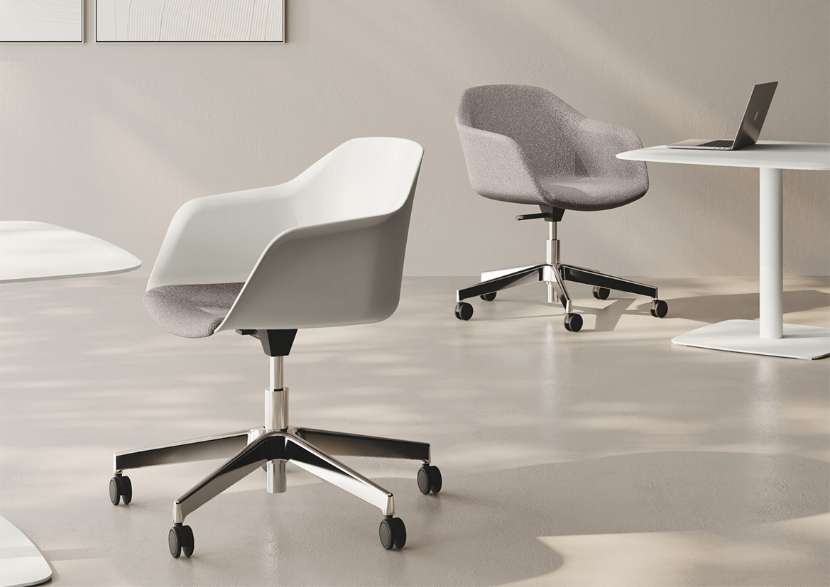 Sedia F05, la seduta multiuso